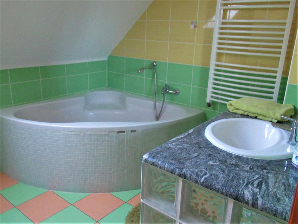 Kutyabarát medencés apartman Gyenesdiáson Exterior foto